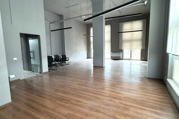 Ambient biznesi me qera 3+1 ne Tirane - 10,000 Euro