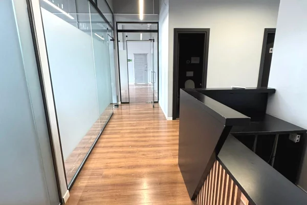 ZYRE PER QERA 740 M2 ALI DEM