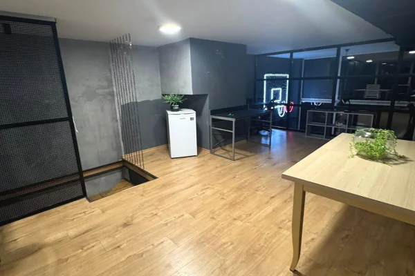 Ambient biznesi me qera 3+1 ne Tirane - 600 Euro
