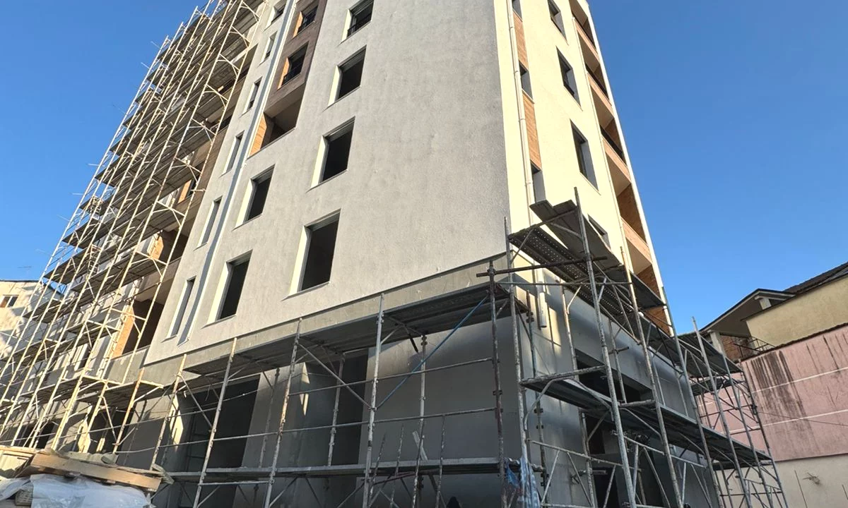 Shtepi ne shitje Apartament ne Tirane, 2+1, Mobilimi Bosh, pa mobiluar, Pagesa 240,000  Euro.