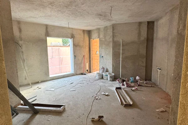 Shtepi ne shitje Apartament ne Tirane, 2+1, Mobilimi Bosh, pa mobiluar, Pagesa 240,000  Euro.