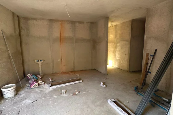 Shtepi ne shitje Apartament ne Tirane, 2+1, Mobilimi Bosh, pa mobiluar, Pagesa 240,000  Euro.