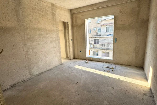 Shtepi ne shitje Apartament ne Tirane, 2+1, Mobilimi Bosh, pa mobiluar, Pagesa 240,000  Euro.