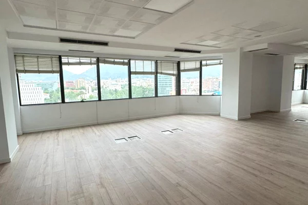 🏢✨ Jepet Ambient Zyre me Qira tek Kullat Binjake – Qender, Tirane 🌆