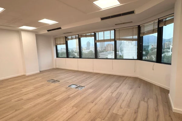 🏢✨ Jepet Ambient Zyre me Qira tek Kullat Binjake – Qender, Tirane 🌆