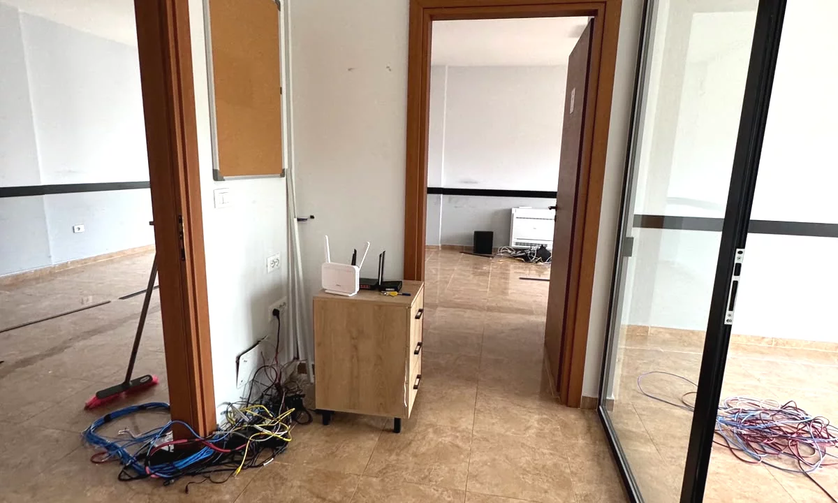 JEPET ZYRE ME QERA, BLLOK 2500 euro 175 m2 ne godine biznesi