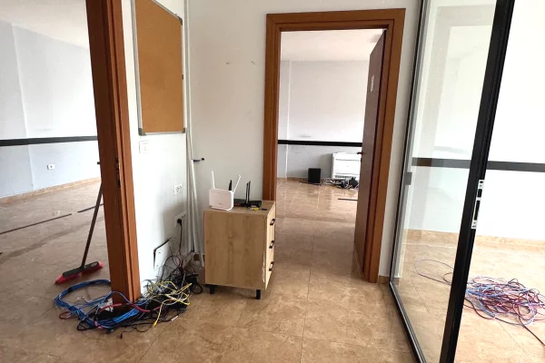 Ambient biznesi me qera 3+1 ne Tirane - 2,500 Euro