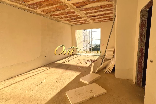 Shtepi ne shitje Apartament ne Vlore, 1+1, Mobilimi Bosh, pa mobiluar, Pagesa 336,000  Euro.