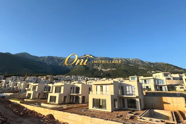 Shtepi ne shitje Vila Luksoze ne Vlore, 3+1, Mobilimi Bosh, pa mobiluar, Pagesa 1,200,000  Euro.