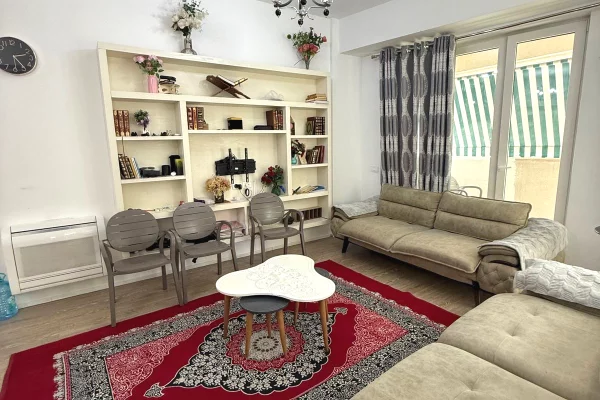 Shtepi ne shitje Apartament ne Tirane, 3+1, Mobilimi E mobiluar, Pagesa 40,000,000  Leke.