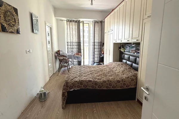 Shtepi ne shitje Apartament ne Tirane, 3+1, Mobilimi E mobiluar, Pagesa 40,000,000  Leke.