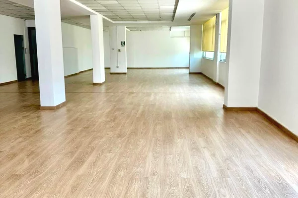 Ambient biznesi me qera 3+1 ne Tirane - 4,500 Euro