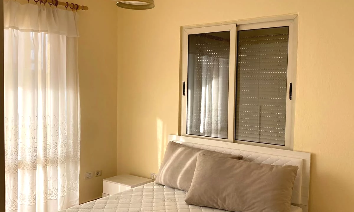 Shtepi me qera Apartament ne Tirane, 1+1, Mobilimi E mobiluar, Pagesa 55,000  Leke.