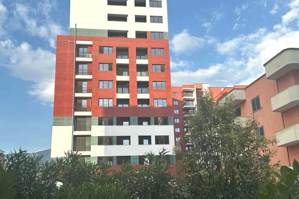 Shtepi ne shitje Apartament ne Tirane, 2+1, Mobilimi Bosh, pa mobiluar, Pagesa 190,000  Euro.