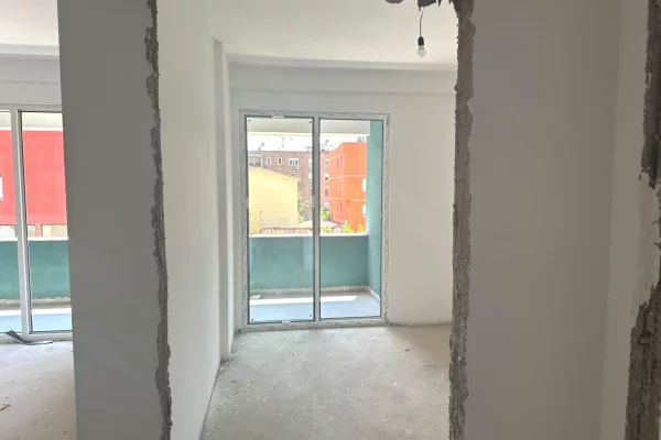 Shtepi ne shitje Apartament ne Tirane, 2+1, Mobilimi Bosh, pa mobiluar, Pagesa 190,000  Euro.