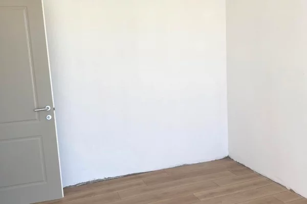 Shtepi ne shitje Apartament ne Tirane, 1+1, Mobilimi Bosh, pa mobiluar, Pagesa 132,000  Euro.