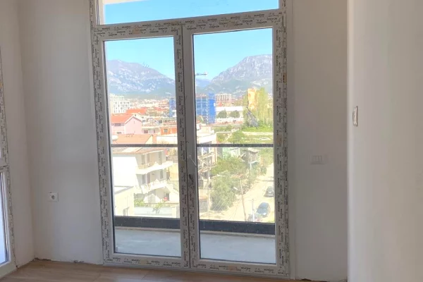 Shtepi ne shitje Apartament ne Tirane, 1+1, Mobilimi Bosh, pa mobiluar, Pagesa 132,000  Euro.