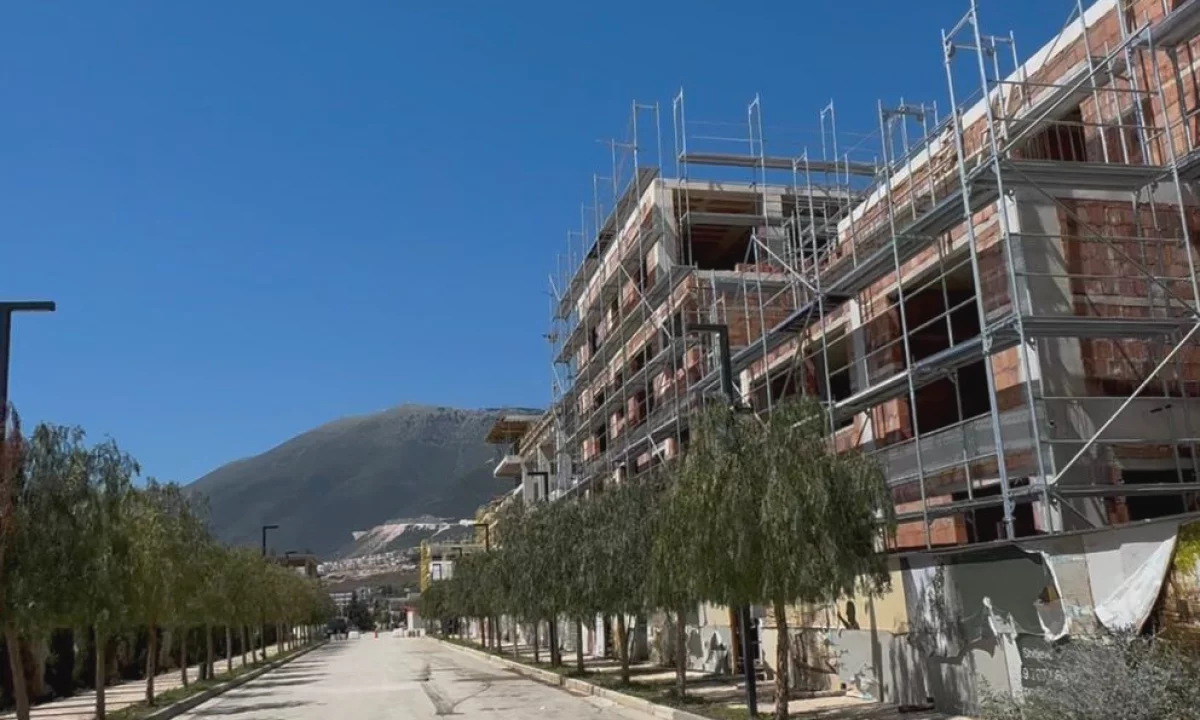 Shtepi ne shitje Apartament ne Vlore, 1+1, Mobilimi Bosh, pa mobiluar, Pagesa 264,000  Euro.