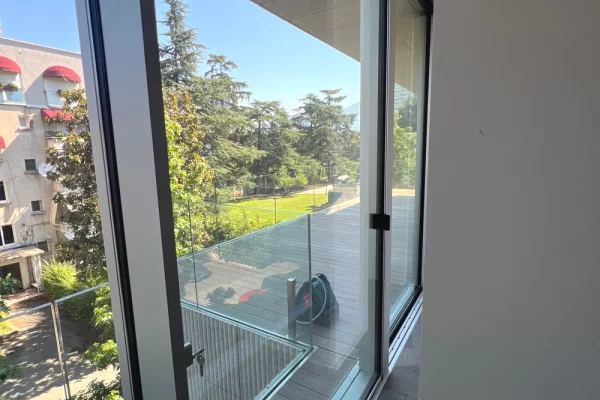 JEPET ZYRE ME QERA NE BLLOK, WESR RESIDENCE