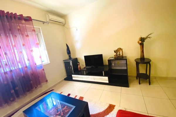 Shtepi me qera Apartament ne Tirane, 1+1, Mobilimi E mobiluar, Pagesa 45,000  Leke.