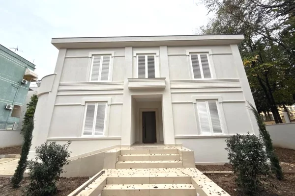 Shtepi me qera Vila Luksoze ne Tirane, 2+1, Mobilimi Bosh, pa mobiluar, Pagesa 9,000  Euro.