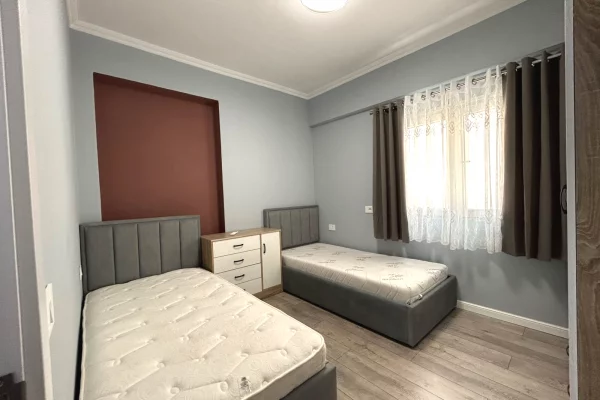 Shtepi me qera Apartament ne Tirane, 2+1, Mobilimi E mobiluar, Pagesa 75,000  Leke.