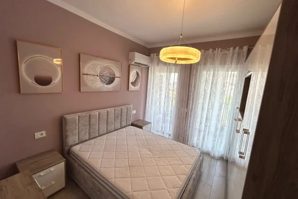 JEPET APARTAMENT ME QERA 2+1, STACIONI I TRENIT 