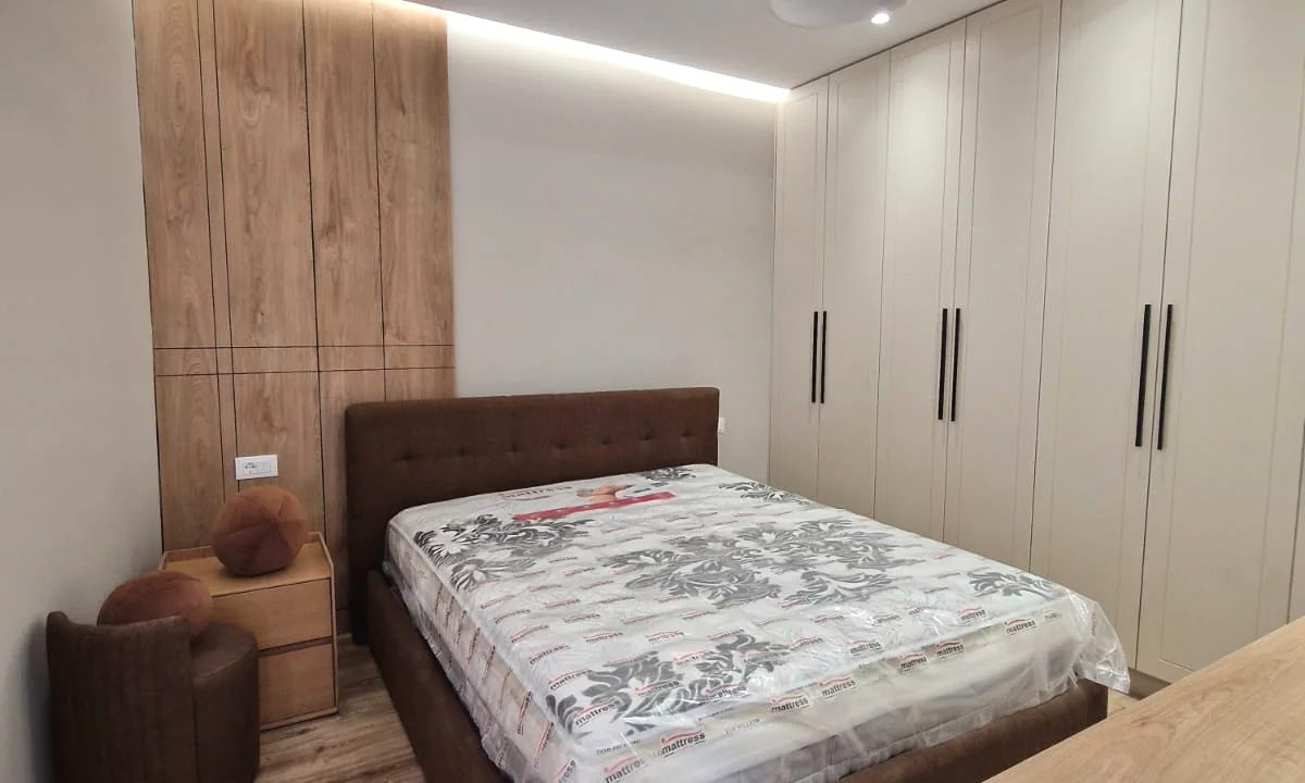 Shtepi me qera Apartament ne Tirane, 1+1, Mobilimi E mobiluar, Pagesa 75,000  Leke.
