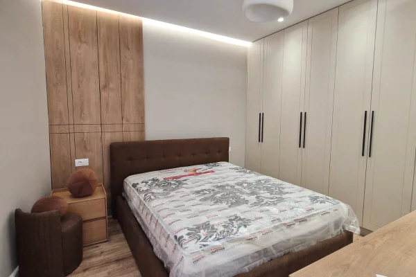Shtepi me qera 1+1 ne Tirane - 75,000 Leke