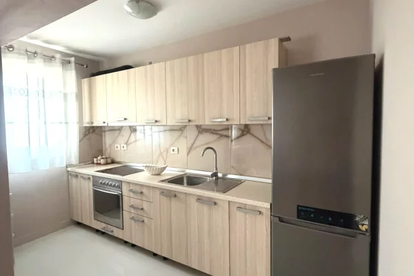 JEPET APARTMENT ME QERA 1+1, ALI DEMI 