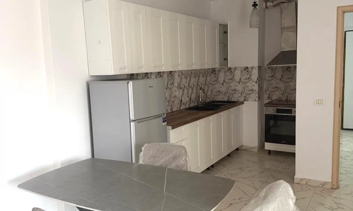 Shtepi me qera Apartament ne Tirane, 1+1, Mobilimi E mobiluar, Pagesa 500  Euro.