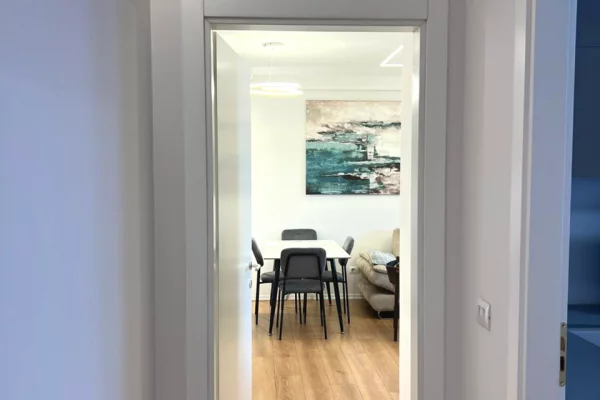  APARTAMENT ME QERA 2+1+2 + POST PARKIMI, 5 MAJI 