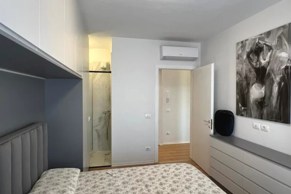 Shtepi me qera Apartament ne Tirane, 2+1, Mobilimi E mobiluar, Pagesa 75,000  Leke.