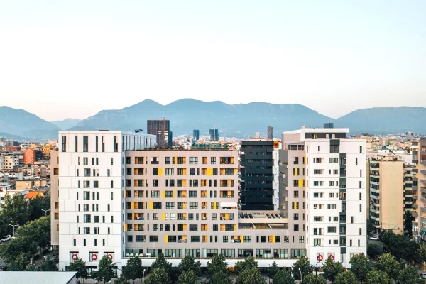 JEPET ZYRE ME QERA, KOMPLEKSI SQUARE 21 