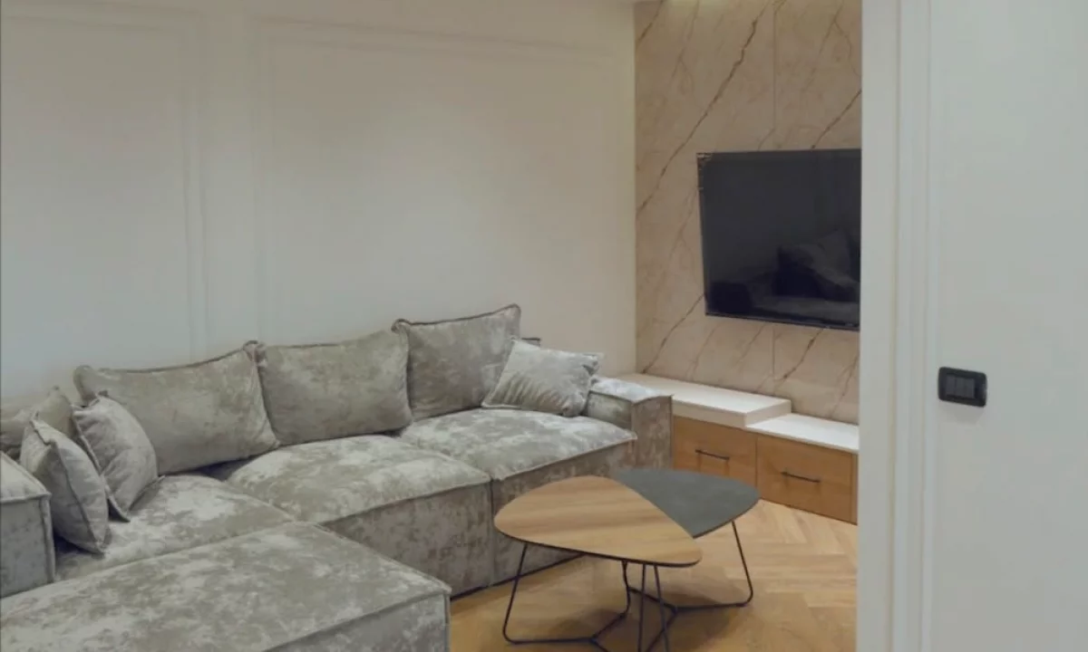 Shtepi ne shitje Apartament ne Tirane, 2+1, Mobilimi E mobiluar, Pagesa 24,000,000  Leke.