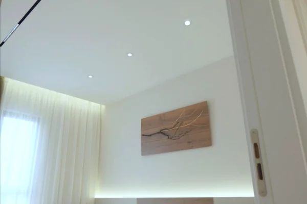 Shtepi ne shitje Apartament ne Tirane, 2+1, Mobilimi E mobiluar, Pagesa 24,000,000  Leke.
