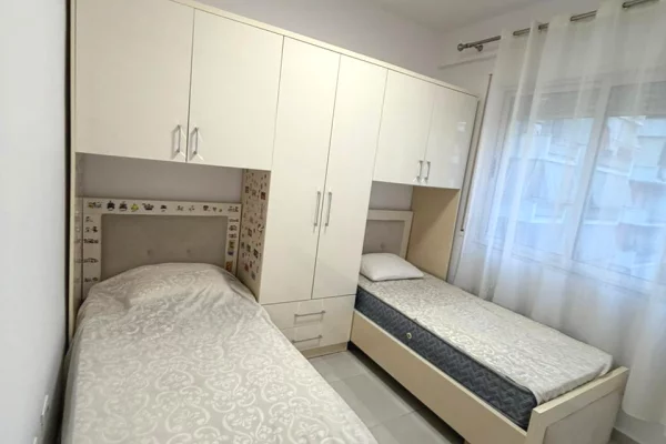 Shtepi me qera Apartament ne Tirane, 2+1, Mobilimi E mobiluar, Pagesa 60,000  Leke.