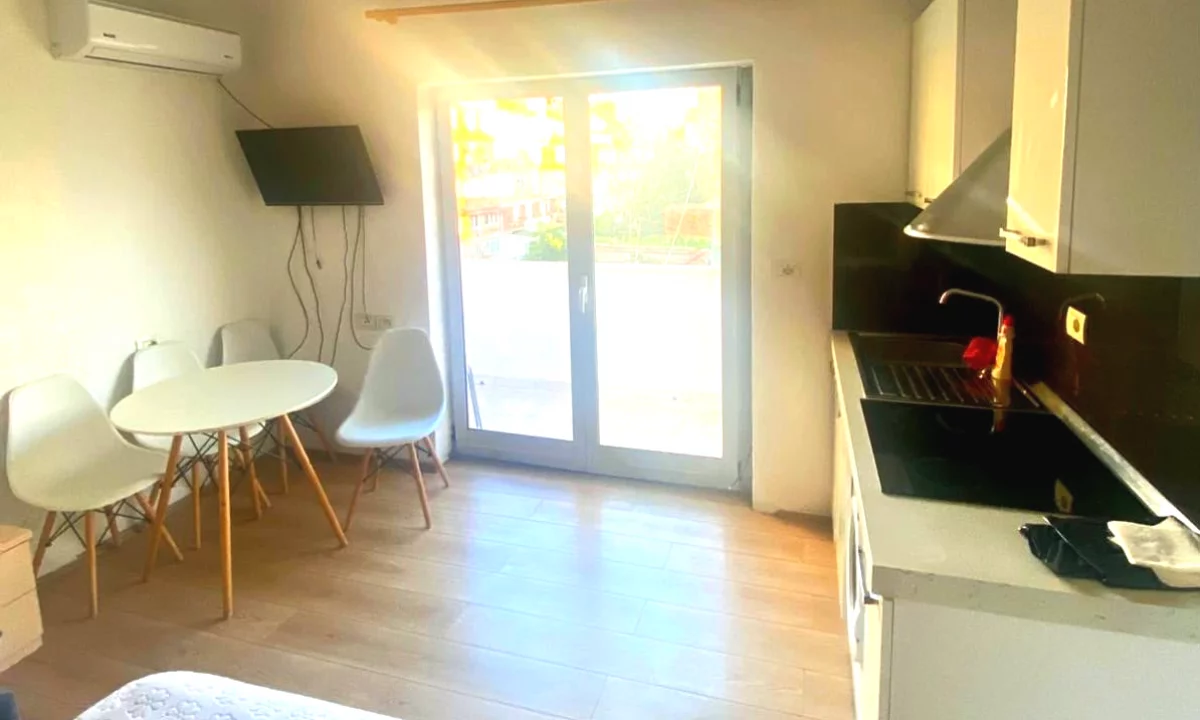 Shtepi me qera Apartament ne Tirane, Garsoniere, Mobilimi E mobiluar, Pagesa 44,000  Leke.