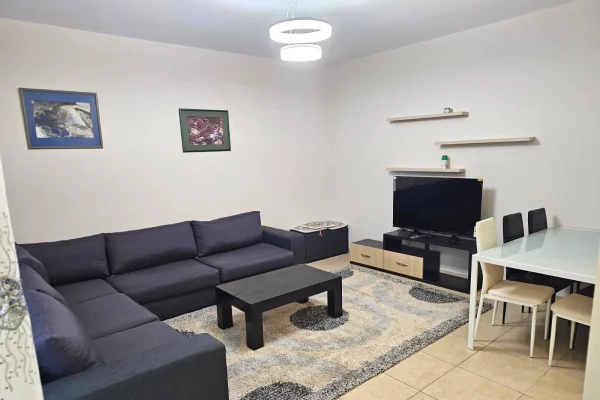 Shtepi me qera Apartament ne Tirane, 2+1, Mobilimi E mobiluar, Pagesa 550  Euro.