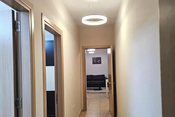 Shtepi me qera Apartament ne Tirane, 2+1, Mobilimi E mobiluar, Pagesa 550  Euro.