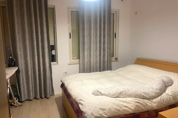 Shtepi me qera Apartament ne Tirane, 1+1, Mobilimi E mobiluar, Pagesa 60,000  Leke.