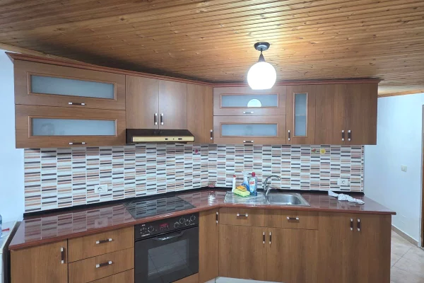 Shtepi me qera Apartament ne Tirane, 1+1, Mobilimi E mobiluar, Pagesa 40,000  Leke.