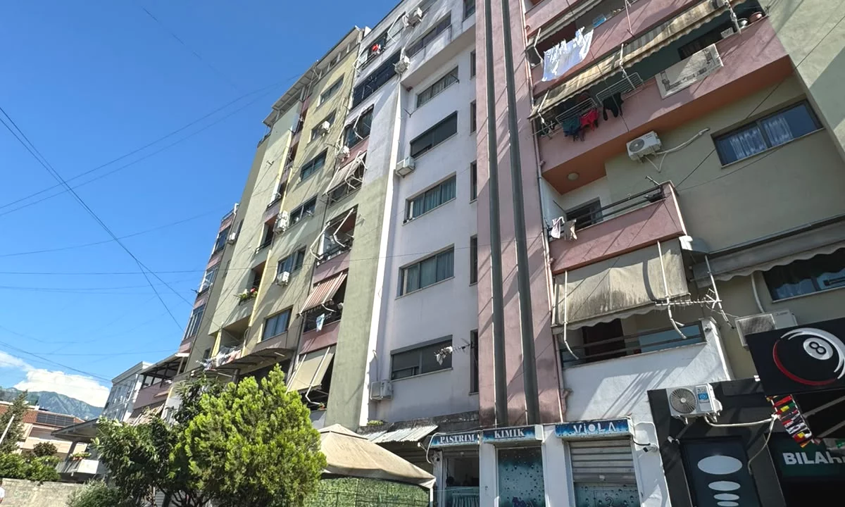 Shtepi ne shitje Apartament ne Tirane, 2+1, Mobilimi E mobiluar, Pagesa 14,600,000  Leke.