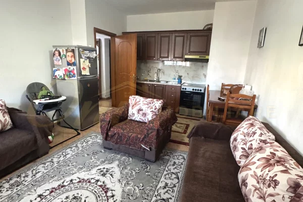 Shtepi ne shitje Apartament ne Tirane, 2+1, Mobilimi E mobiluar, Pagesa 14,600,000  Leke.