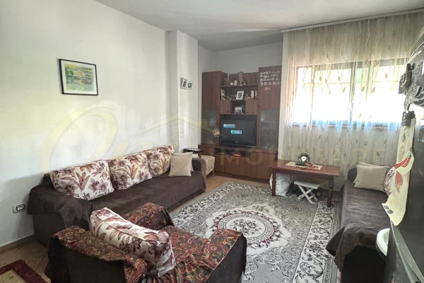 Shtepi ne shitje Apartament ne Tirane, 2+1, Mobilimi E mobiluar, Pagesa 14,600,000  Leke.