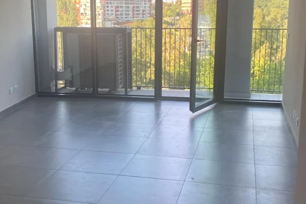Ambient biznesi me qera 3+1 ne Tirane - 2,000 Euro