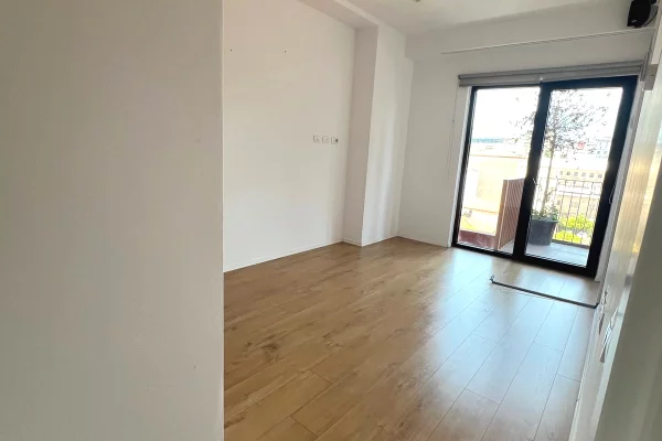 JEPET ZYRE ME QERA , RRUGA E KAVAJES