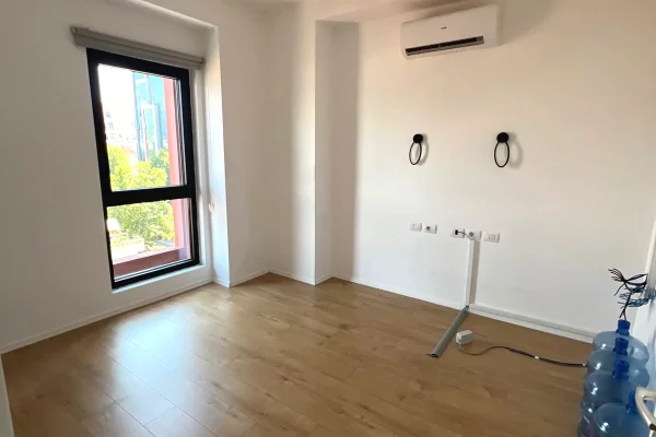 Ambient biznesi me qera 3+1 ne Tirane - 1,000 Euro