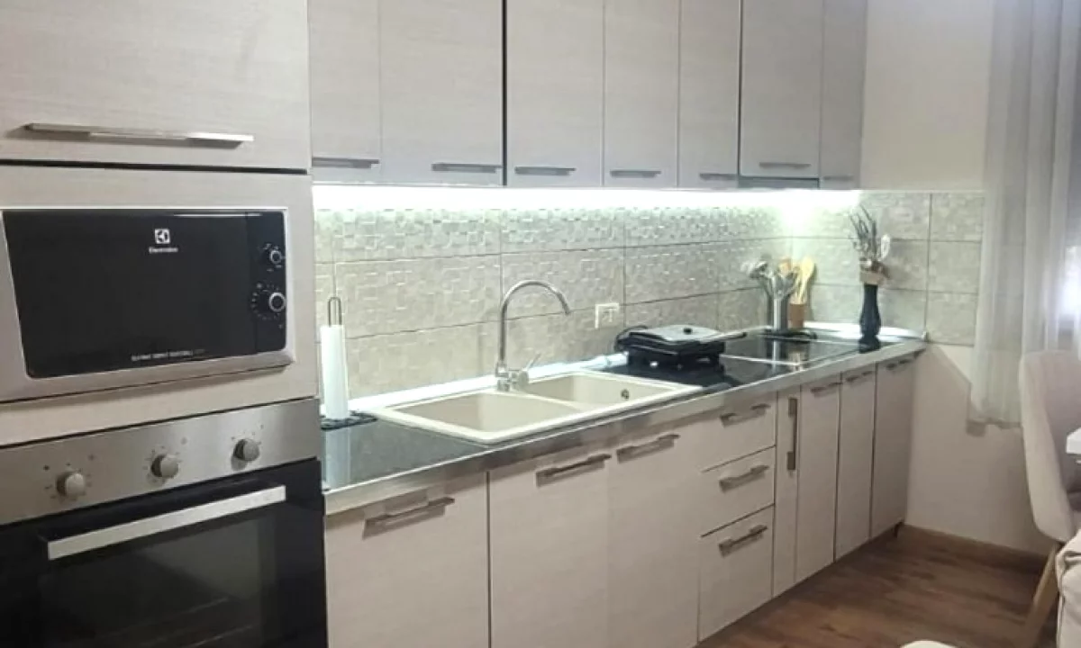 Shtepi me qera Apartament ne Tirane, 2+1, Mobilimi E mobiluar, Pagesa 50,000  Leke.