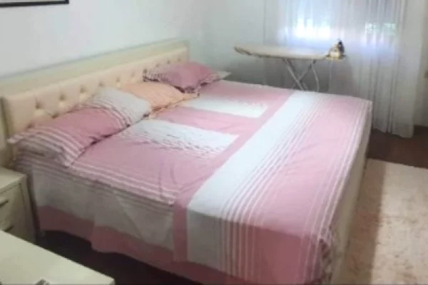 Shtepi me qera Apartament ne Tirane, 2+1, Mobilimi E mobiluar, Pagesa 50,000  Leke.